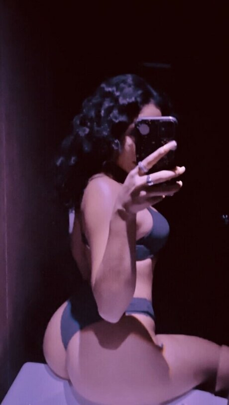 Foto di nudo di fuga di OnlyFans di Cubanmammii