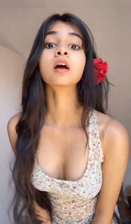 Foto di nudo di fuga di OnlyFans di Aishwarya Harishankar