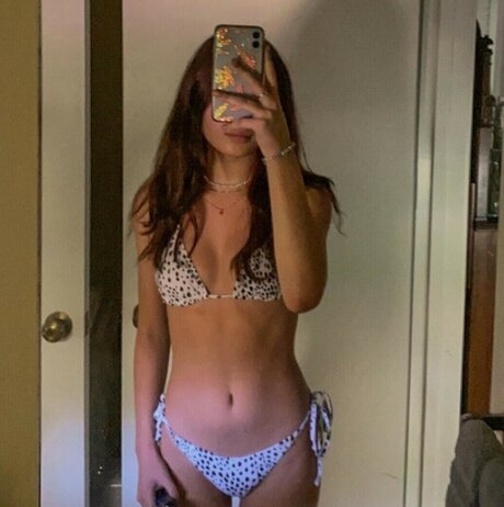 Foto di nudo di fuga di OnlyFans di Emilykr0pp