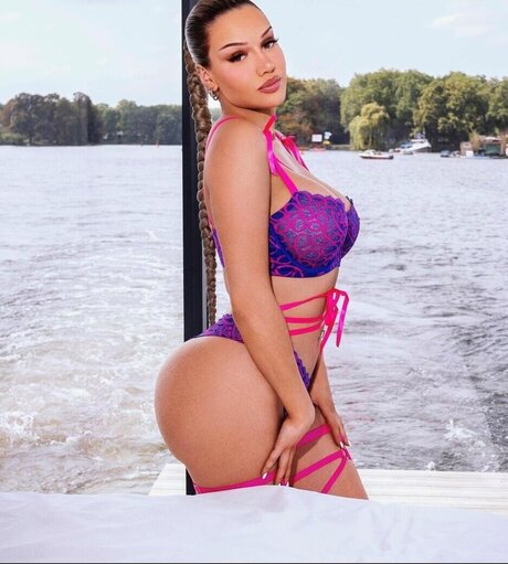 Foto di nudo di fuga di OnlyFans di Shirin David