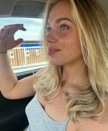 Foto di nudo di fuga di OnlyFans di Izzy Swin