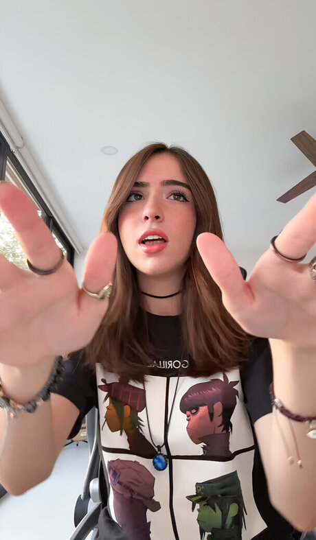 Gabriela Bee