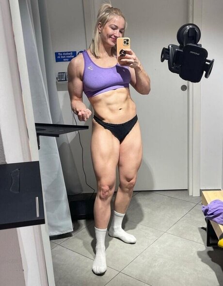 Foto di nudo di fuga di OnlyFans di Lea Schreiner