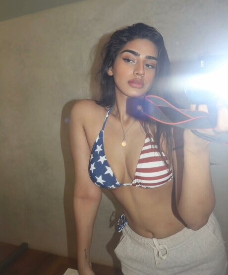 Foto di nudo di fuga di OnlyFans di Pakhi Gadh