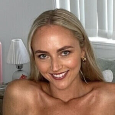 Annie Knight