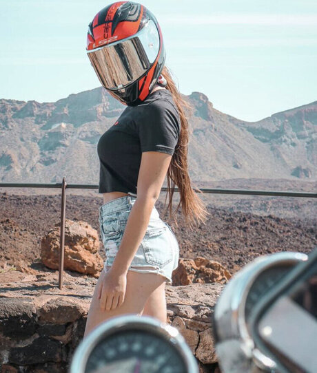 Foto di nudo di fuga di OnlyFans di Affe Auf Bike