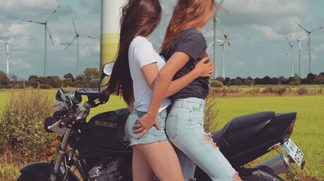 Foto di nudo di fuga di OnlyFans di Affe Auf Bike