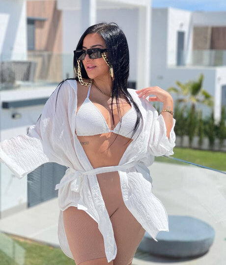 Foto di nudo di fuga di OnlyFans di Leyla Lahouar