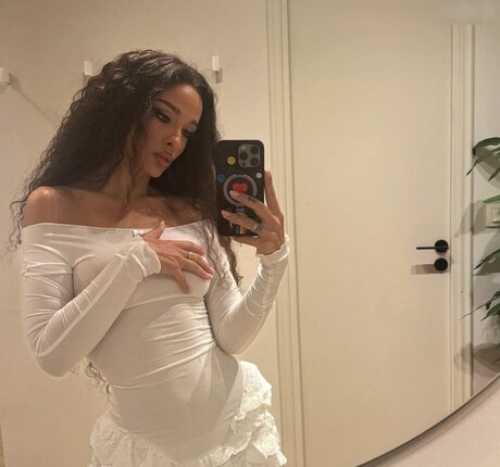 Foto di nudo di fuga di OnlyFans di Eleni Foureira