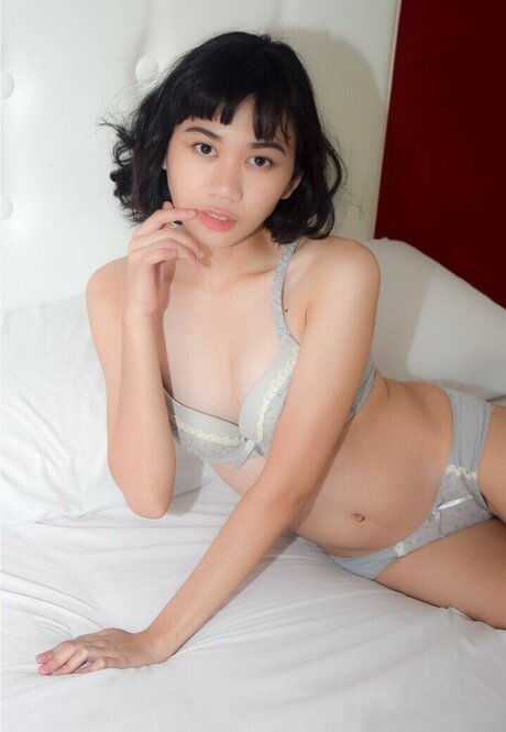 Foto di nudo di fuga di OnlyFans di Muomi Ru