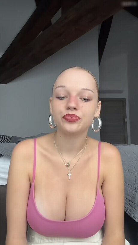 Foto di nudo di fuga di OnlyFans di Leni Bahr