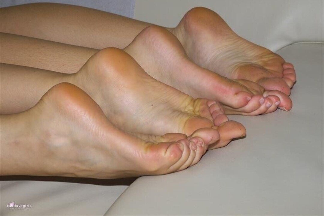 Foto di nudo di fuga di OnlyFans di Footlovegirls #1896