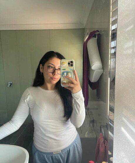 Foto di nudo di fuga di OnlyFans di Asmr Jade