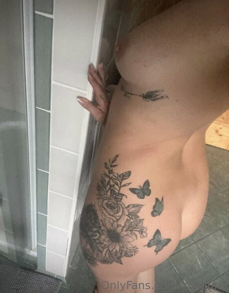 Foto di nudo di fuga di OnlyFans di Lena Johanna