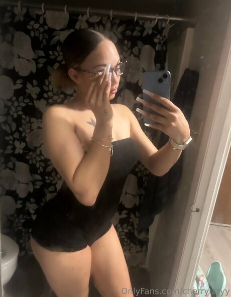 Foto di nudo di fuga di OnlyFans di Cherryizzyy
