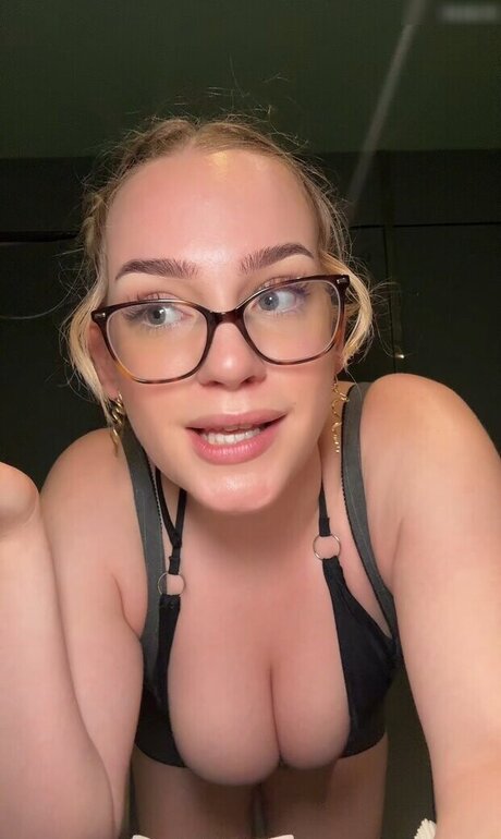 Foto di nudo di fuga di OnlyFans di Dr Santi