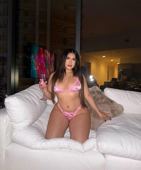 Foto di nudo di fuga di OnlyFans di Ohfficiallyynahpets