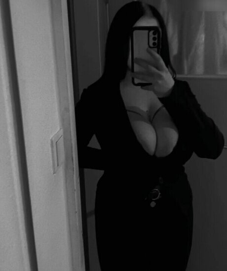 Foto di nudo di fuga di OnlyFans di Schrpia