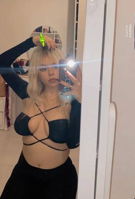 Foto di nudo di fuga di OnlyFans di Sude Beren Ataselim