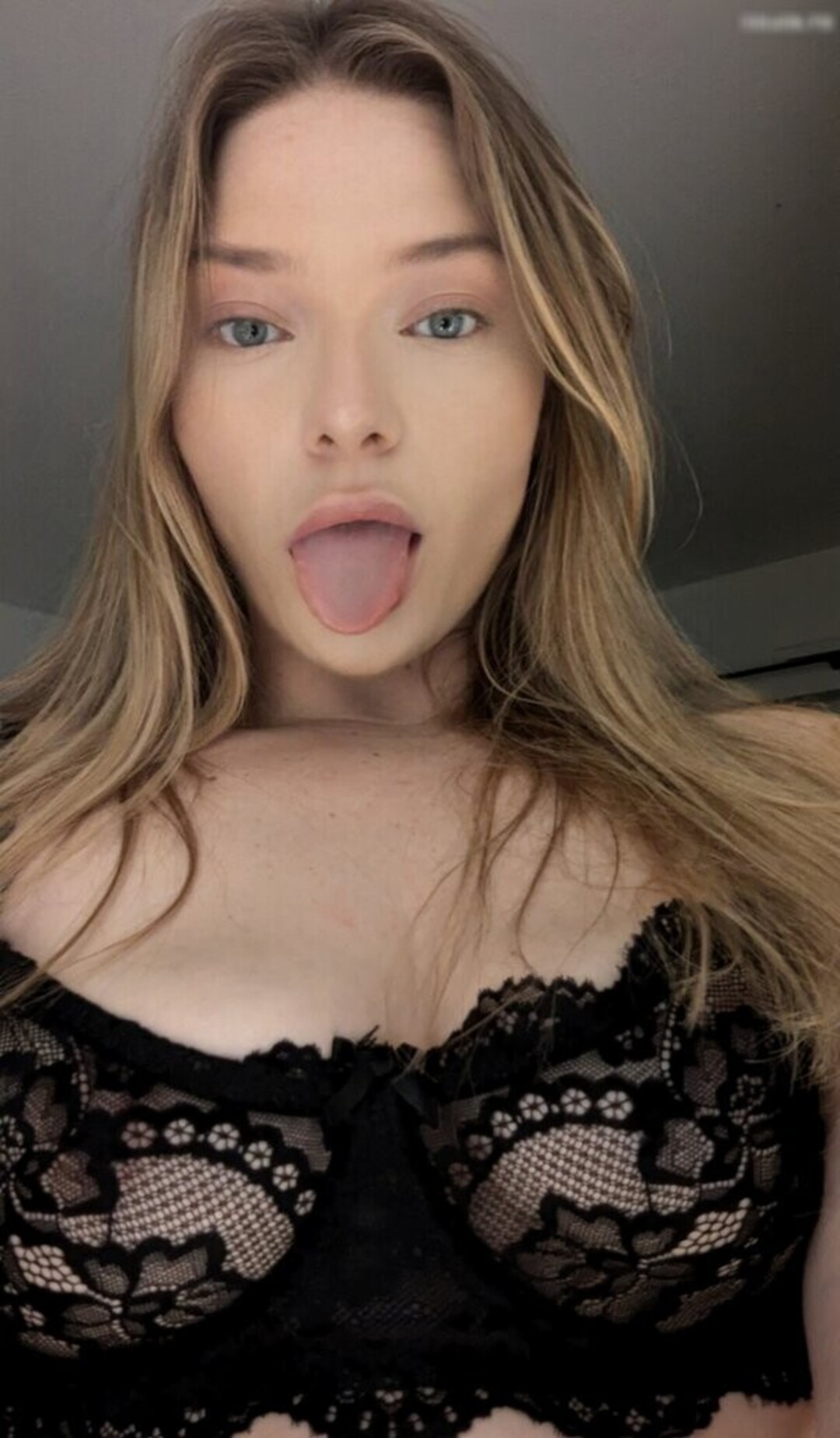 Foto di nudo di fuga di OnlyFans di Neeviliciouz #1040