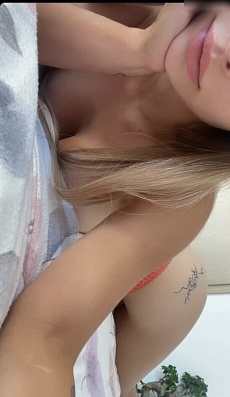 Foto di nudo di fuga di OnlyFans di Lara Bttn