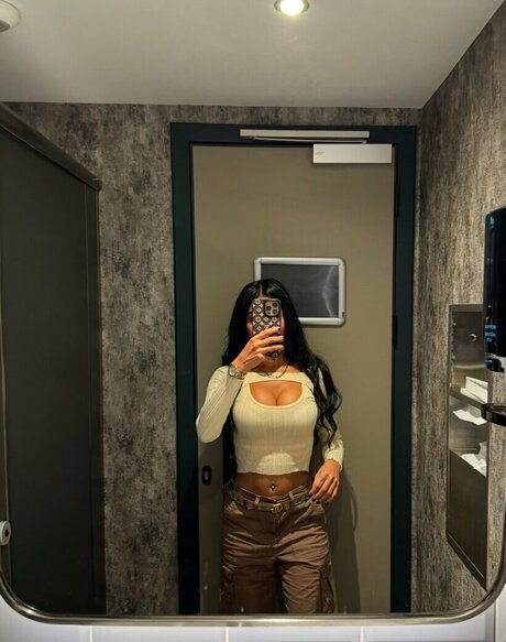 Foto di nudo di fuga di OnlyFans di Fatouma And Sister