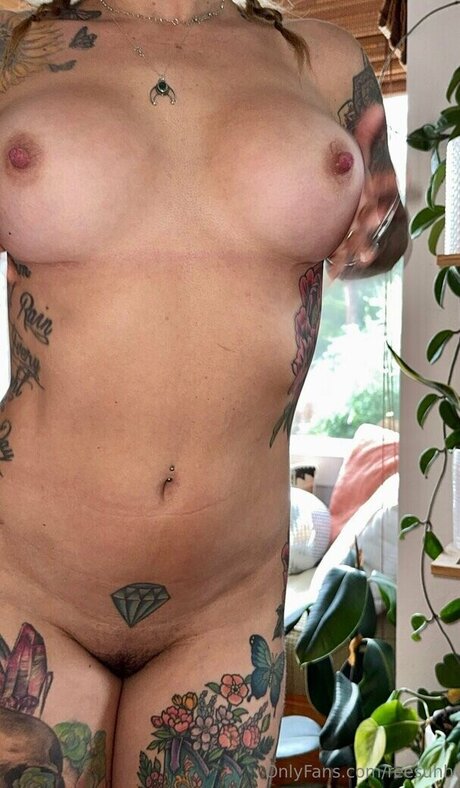 Foto di nudo di fuga di OnlyFans di Risa Marie