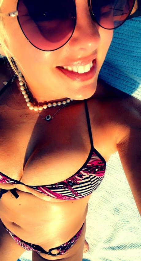 Foto di nudo di fuga di OnlyFans di Laura Marie