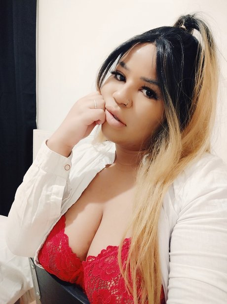 Foto di nudo di fuga di OnlyFans di Laura Elizabeth
