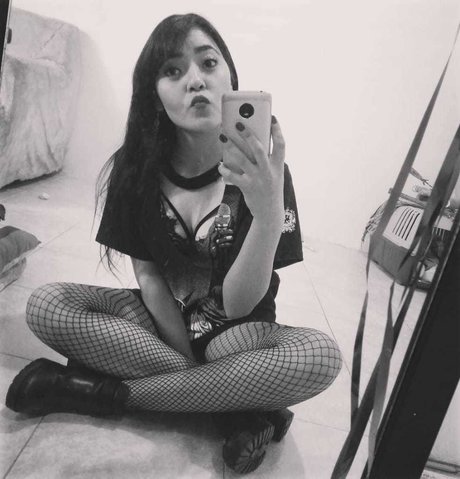 Foto di nudo di fuga di OnlyFans di Lau