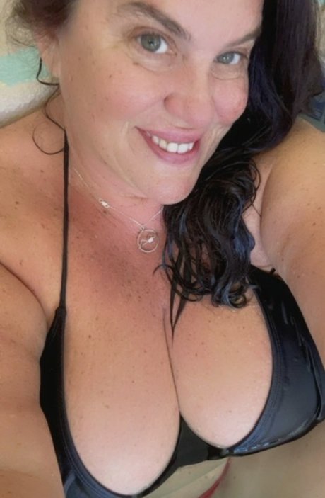 Foto di nudo di fuga di OnlyFans di Lattie H Riff