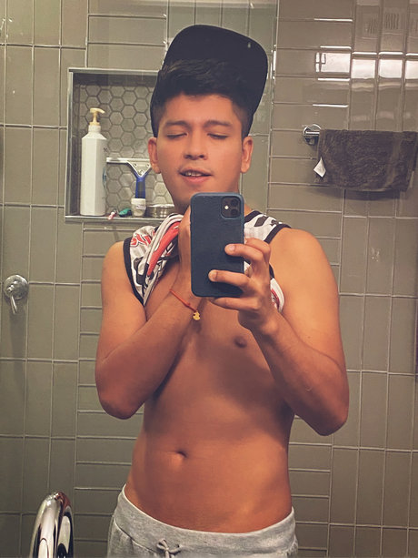 Foto di nudo di fuga di OnlyFans di Latinocolombia