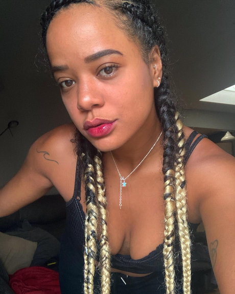 Foto di nudo di fuga di OnlyFans di Larissa