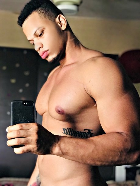 Foto di nudo di fuga di OnlyFans di Lamakina