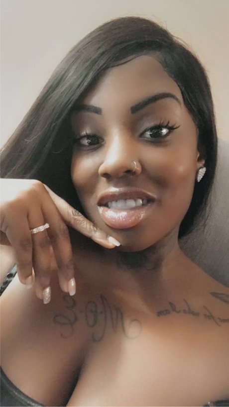 Foto di nudo di fuga di OnlyFans di Juicy