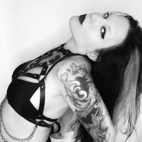 Foto di nudo di fuga di OnlyFans di Lady Of The Seven Moons