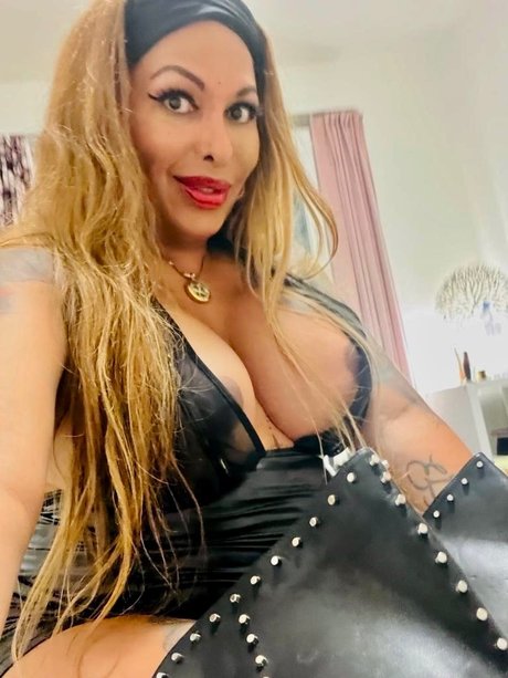 Foto di nudo di fuga di OnlyFans di Lady Donna
