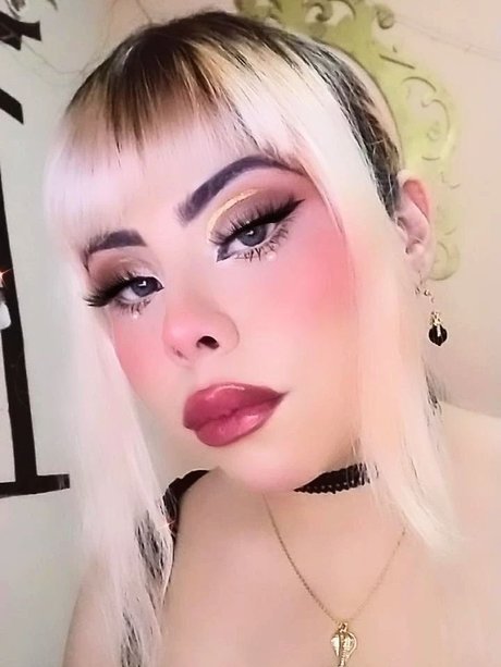 Foto di nudo di fuga di OnlyFans di Labiuri