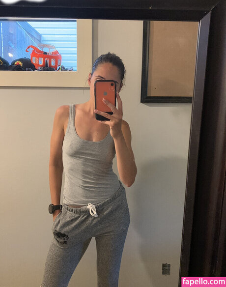 Foto di nudo di fuga di OnlyFans di Alexandra Ianculescu