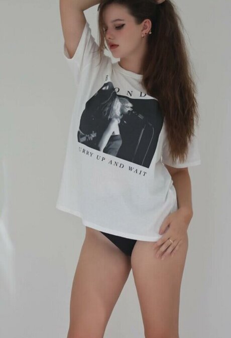 Foto di nudo di fuga di OnlyFans di Isabella 110022
