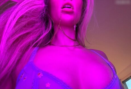 Foto di nudo di fuga di OnlyFans di Bellaraee