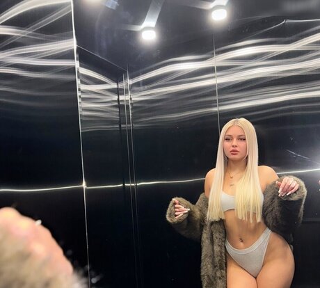 Foto di nudo di fuga di OnlyFans di Lina Riccarda