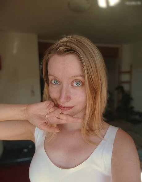 Foto di nudo di fuga di OnlyFans di Einfachsonina