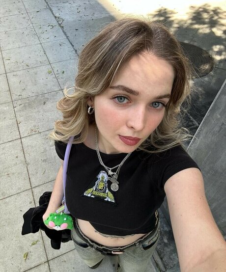 Foto di nudo di fuga di OnlyFans di Meg Mills