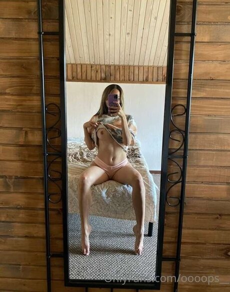 Eva_oopsy