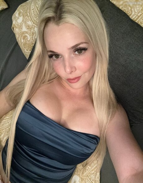 Feliz R. Nicole