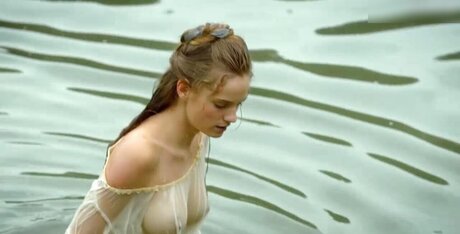 Foto di nudo di fuga di OnlyFans di Versailles Fernsehserie