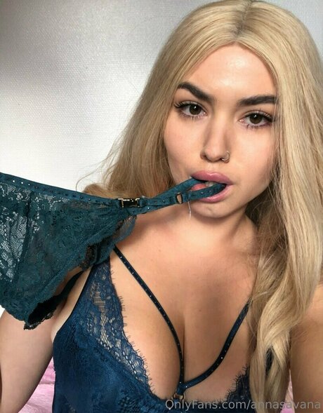 Foto di nudo di fuga di OnlyFans di Annasavana