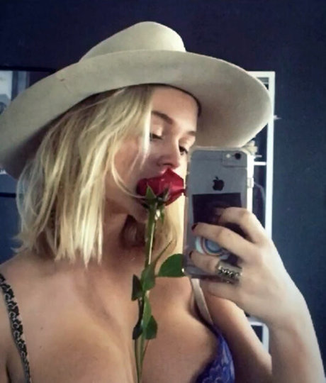 Foto di nudo di fuga di OnlyFans di Emily Alyn Lind