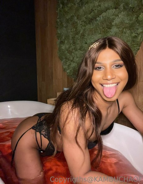 Foto di nudo di fuga di OnlyFans di Kambucha